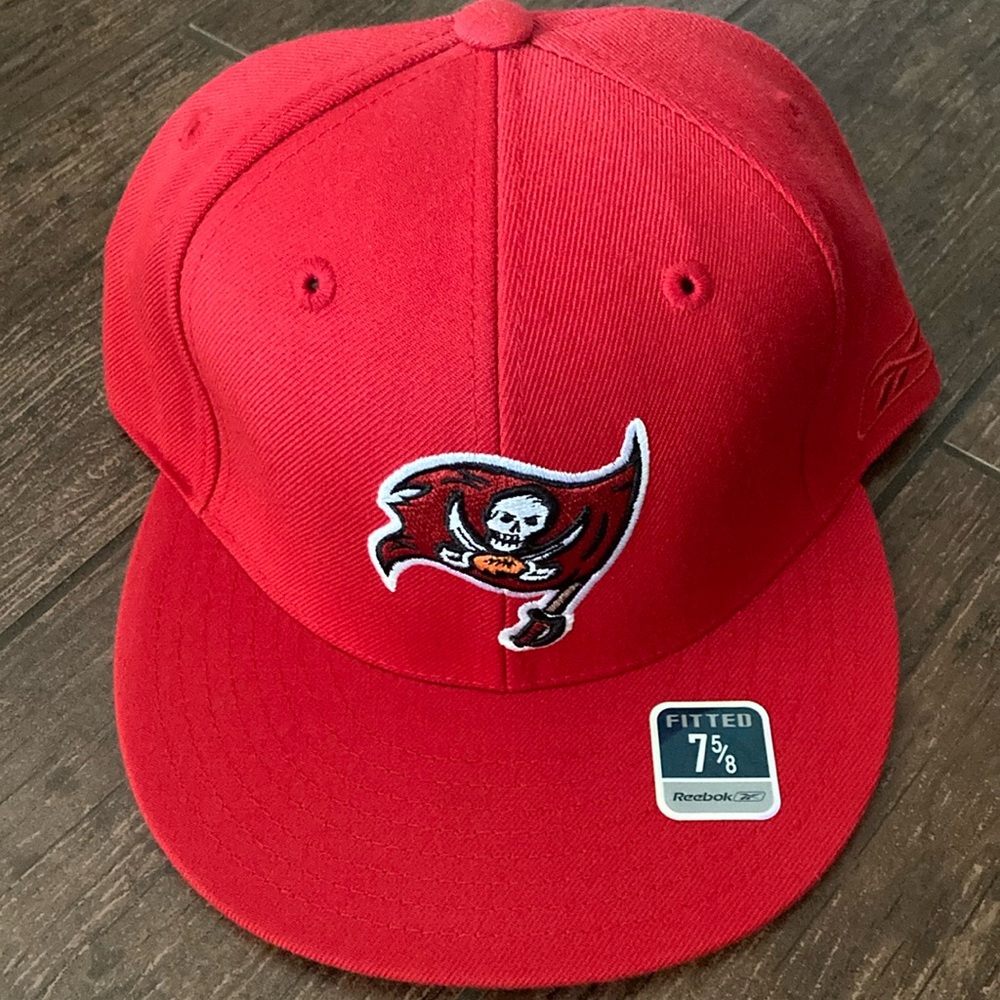 Reebok Red Tampa Buccaneers Fitted Cap with Logo
